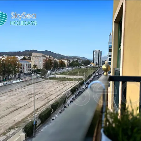 Skysea Holidays Centro Frente Al Rio Malaga